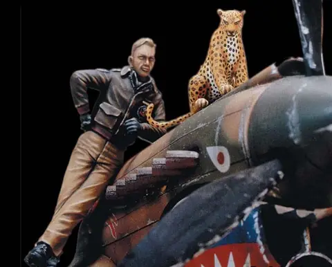 Flying Tigers’ pilot with a leopard (WWⅡ)